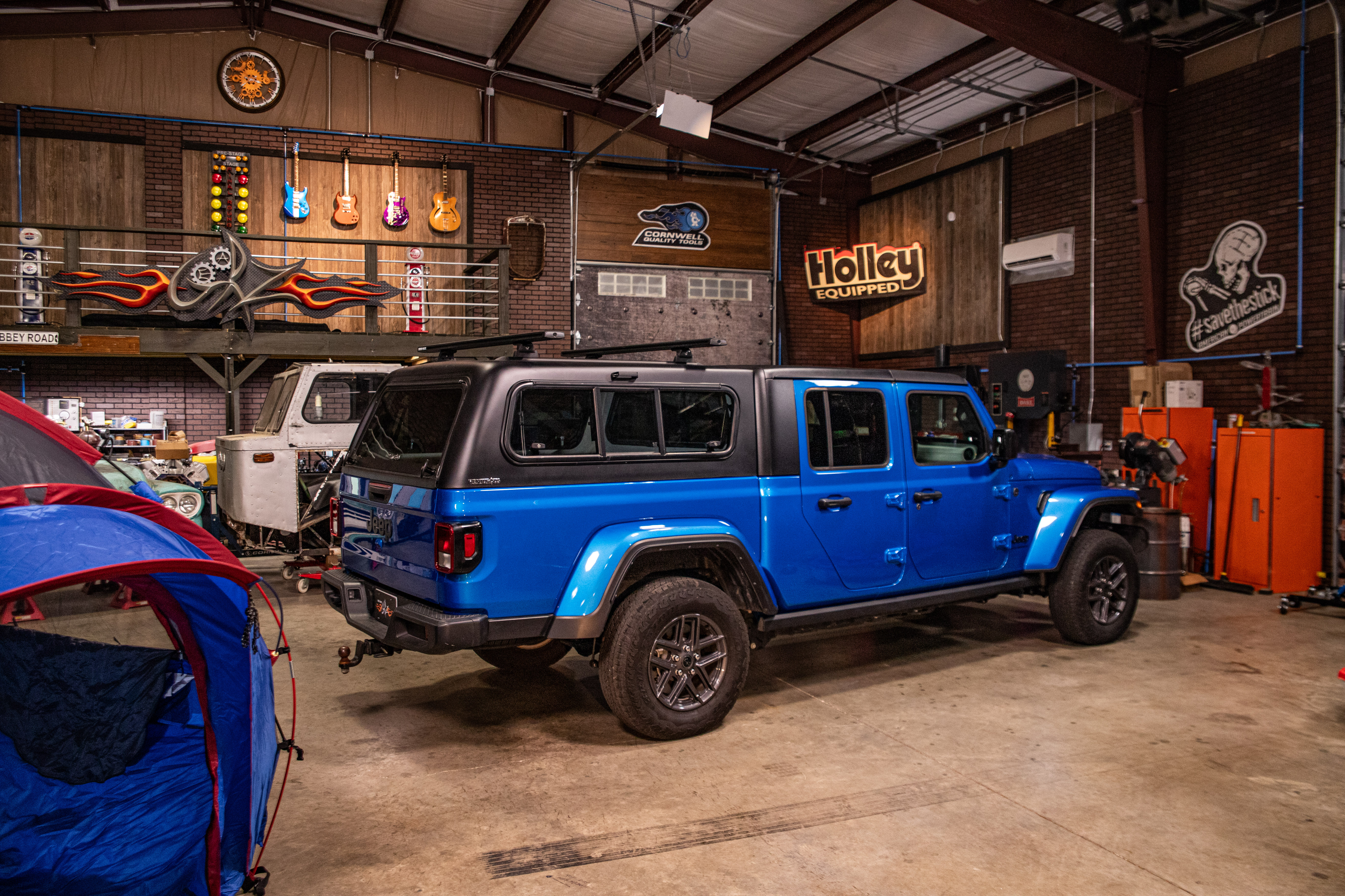 Gladiator with topper