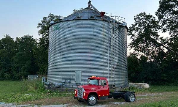 Zachary Heeger's 1963 International Loadstar 1600