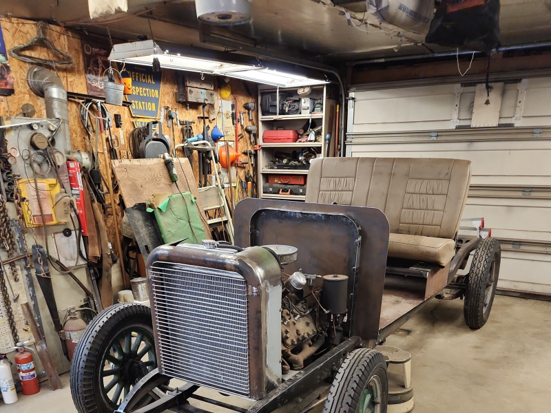 Mounting the cowl and radiator